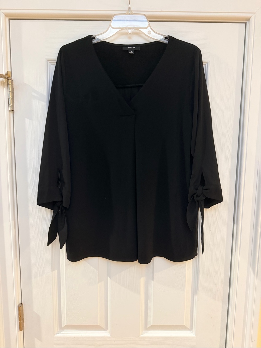 Ladies Size Medium "Alfani" Black V-Neck Tie-Sleeve Blouse GUC